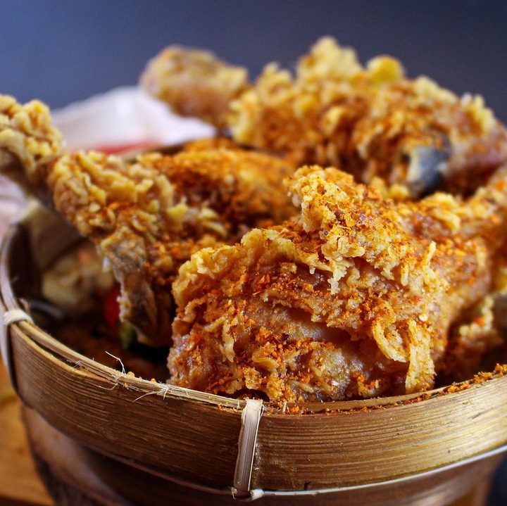 6 Kesalahan Menggoreng Ayam yang Bikin Berminyak dan Tidak Renyah
