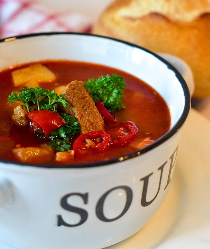Resep Sop Buntut Sapi Empuk: Simpel Tapi Rasa Restoran