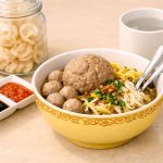 Semangkuk rawon daging kuah hitam pekat khas Surabaya