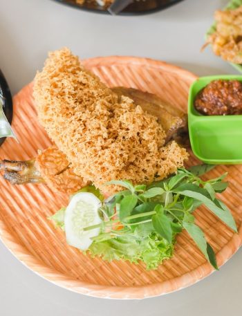 Sambal goreng hati ayam dan kentang goreng dengan sambal meresap