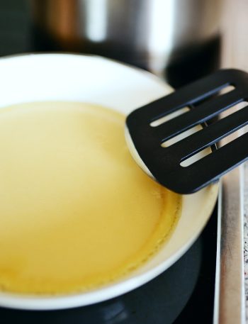Resep Telur Dadar Padat: Tebal, Tidak Alok, dan Empuk di Dalam